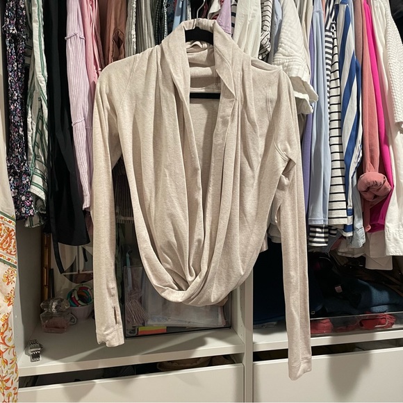 Lululemon Iconic Wrap - Picture 1 of 7
